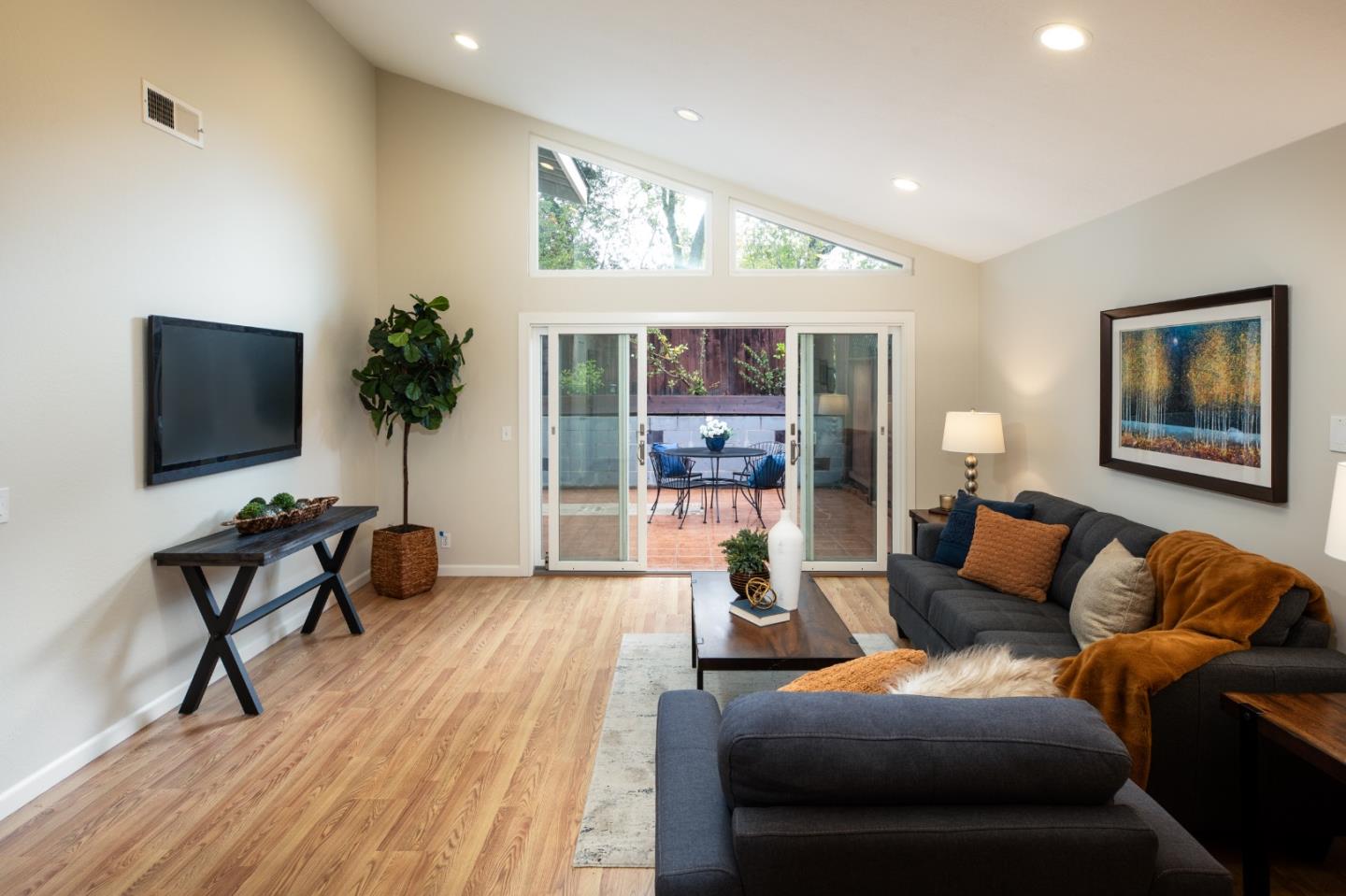 Detail Gallery Image 2 of 19 For 10080 Firwood Dr, Cupertino,  CA 95014 - 2 Beds | 2 Baths