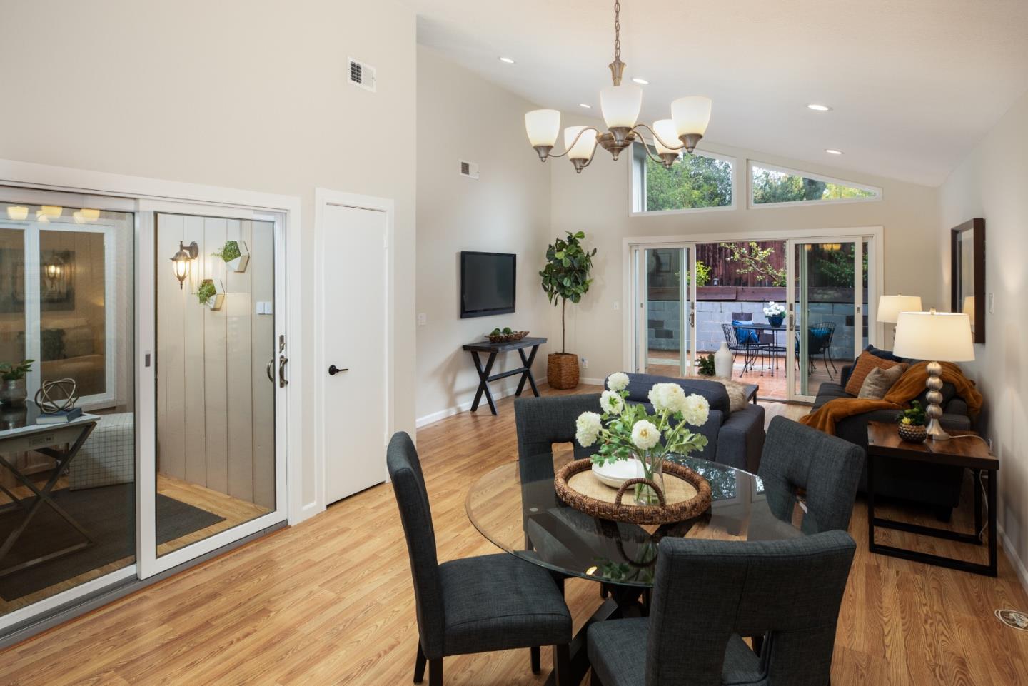 Detail Gallery Image 4 of 19 For 10080 Firwood Dr, Cupertino,  CA 95014 - 2 Beds | 2 Baths