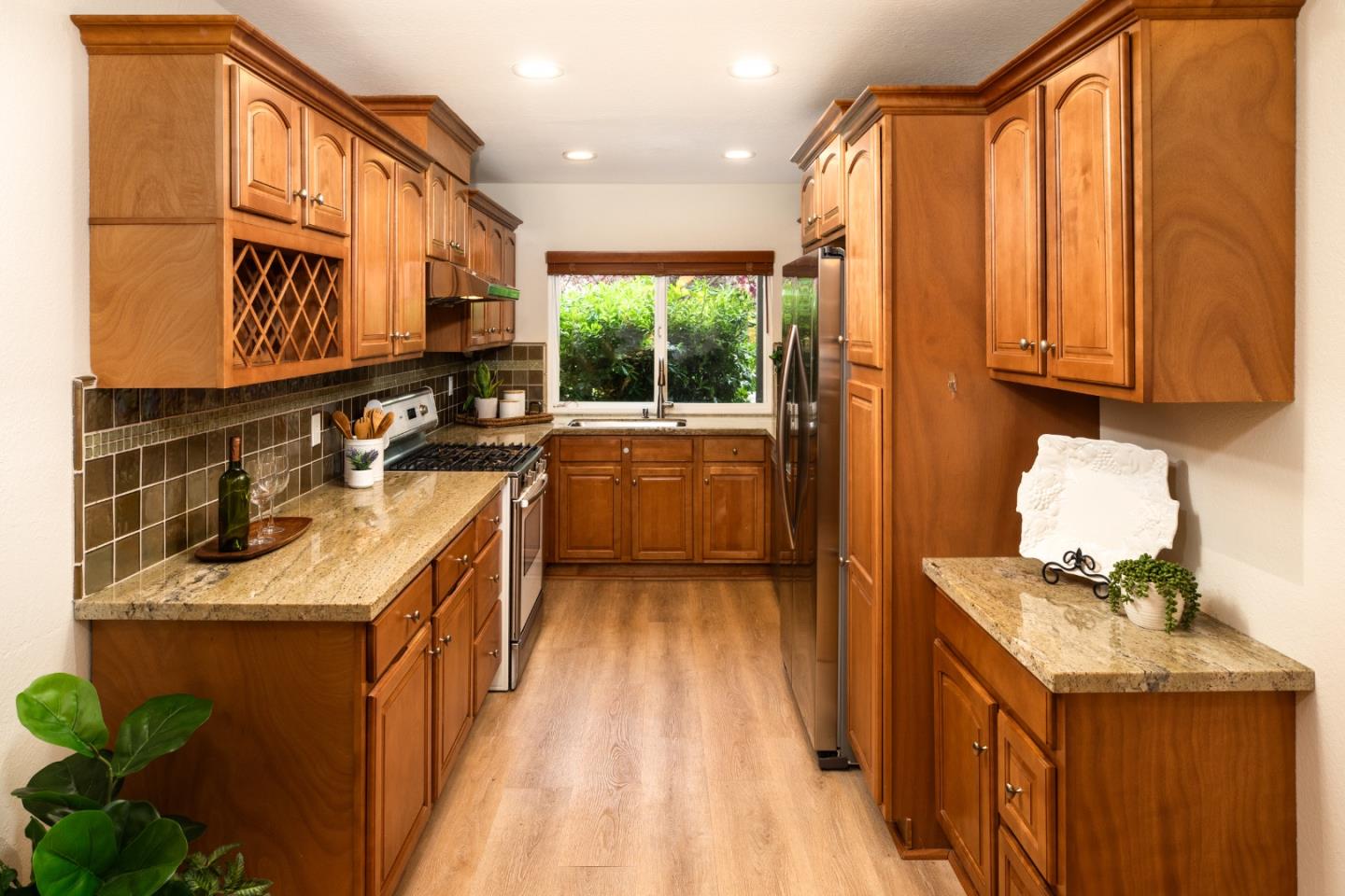 Detail Gallery Image 5 of 19 For 10080 Firwood Dr, Cupertino,  CA 95014 - 2 Beds | 2 Baths