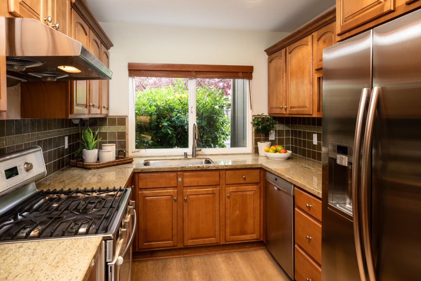 Detail Gallery Image 6 of 19 For 10080 Firwood Dr, Cupertino,  CA 95014 - 2 Beds | 2 Baths