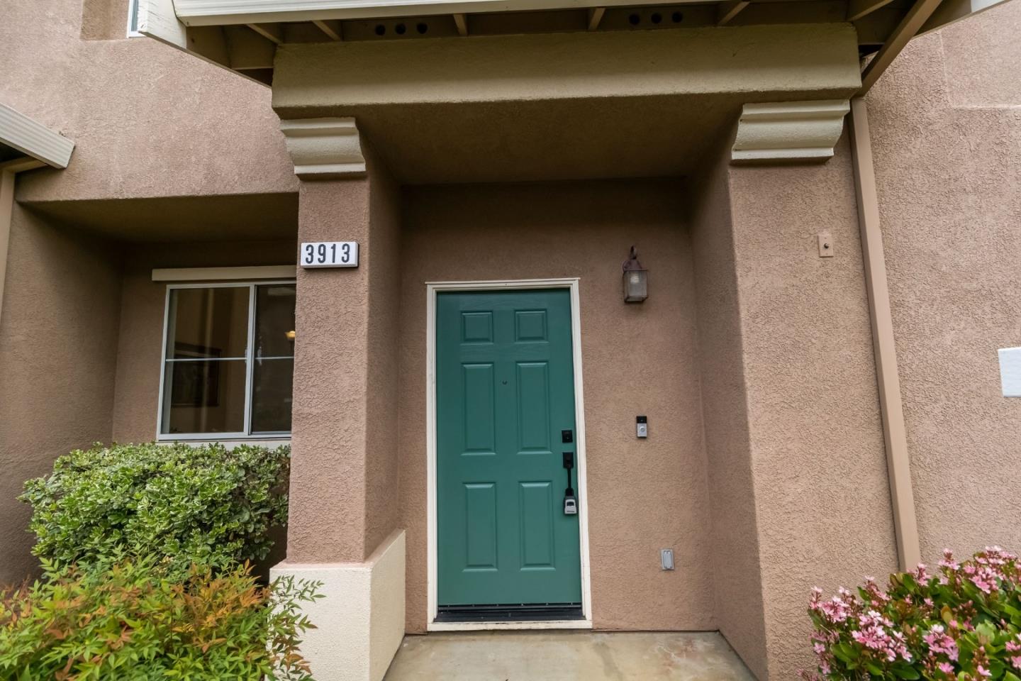 Detail Gallery Image 2 of 65 For 3913 Jasmine Cir, San Jose,  CA 95135 - 3 Beds | 2/1 Baths