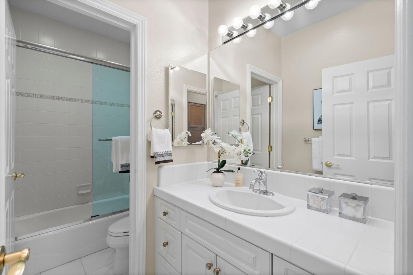 Detail Gallery Image 19 of 25 For 145 Fremont Ave, Los Altos,  CA 94022 - 3 Beds | 2/1 Baths