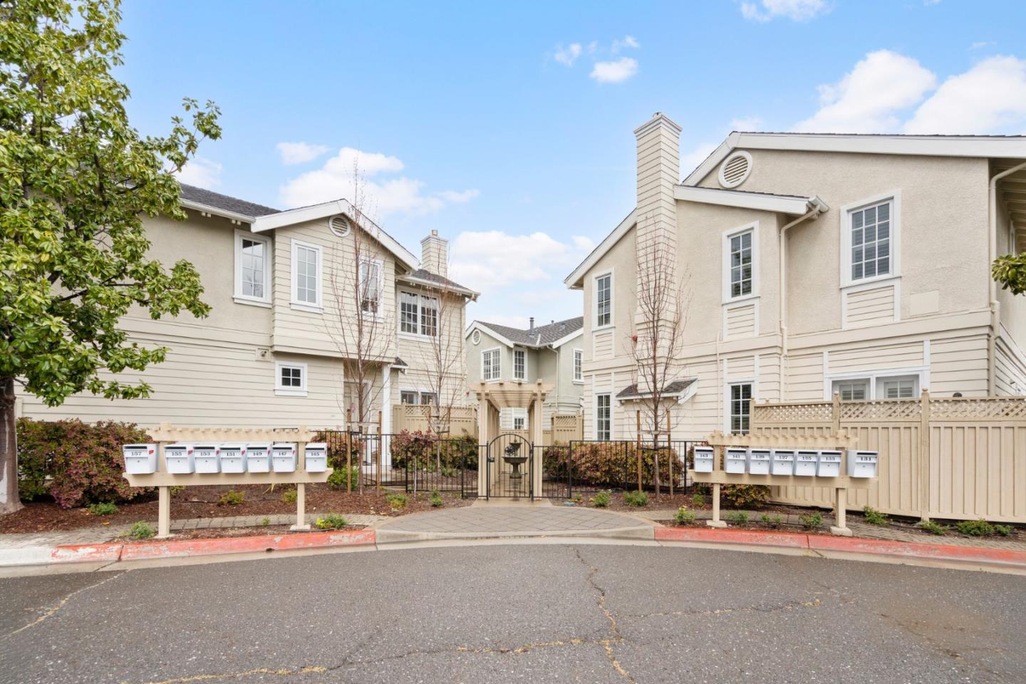 Detail Gallery Image 23 of 25 For 145 Fremont Ave, Los Altos,  CA 94022 - 3 Beds | 2/1 Baths