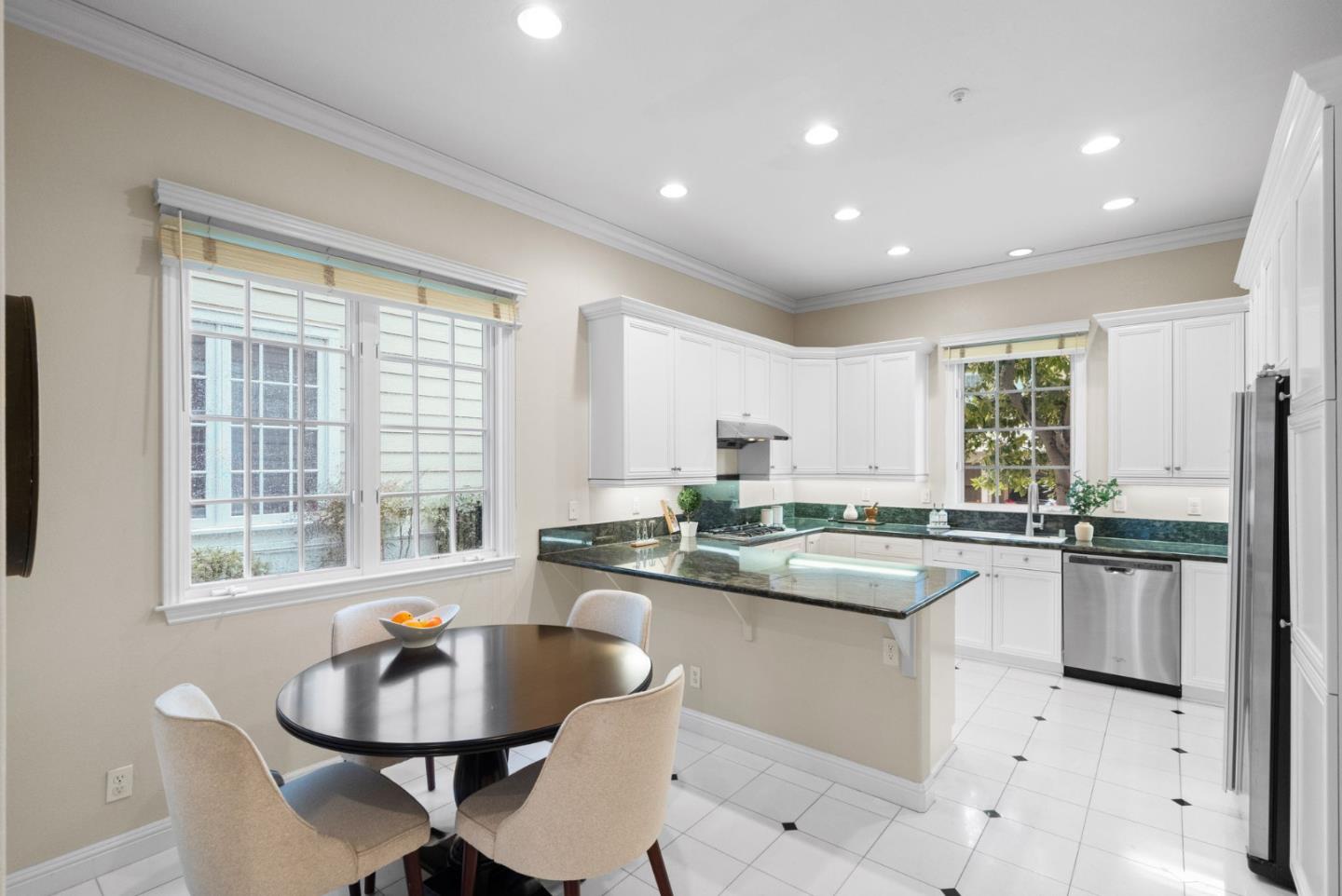 Detail Gallery Image 4 of 25 For 145 Fremont Ave, Los Altos,  CA 94022 - 3 Beds | 2/1 Baths