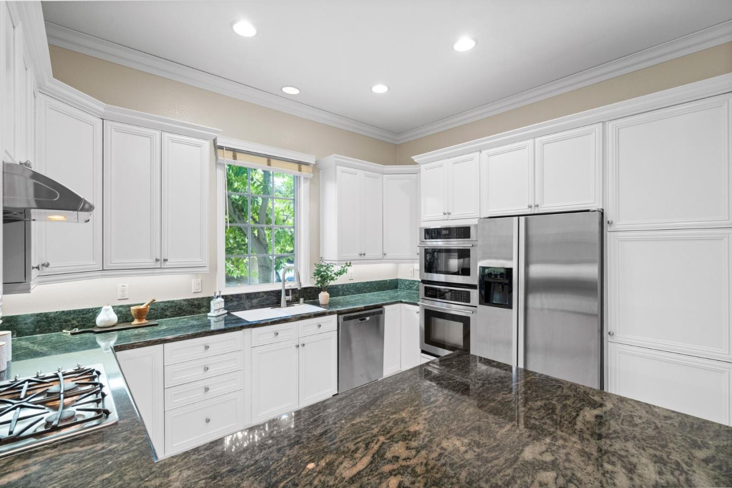 Detail Gallery Image 7 of 25 For 145 Fremont Ave, Los Altos,  CA 94022 - 3 Beds | 2/1 Baths