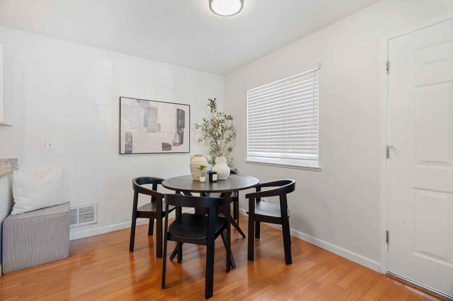 Detail Gallery Image 4 of 30 For 2310 Samaritan Pl #2,  San Jose,  CA 95124 - 2 Beds | 1 Baths