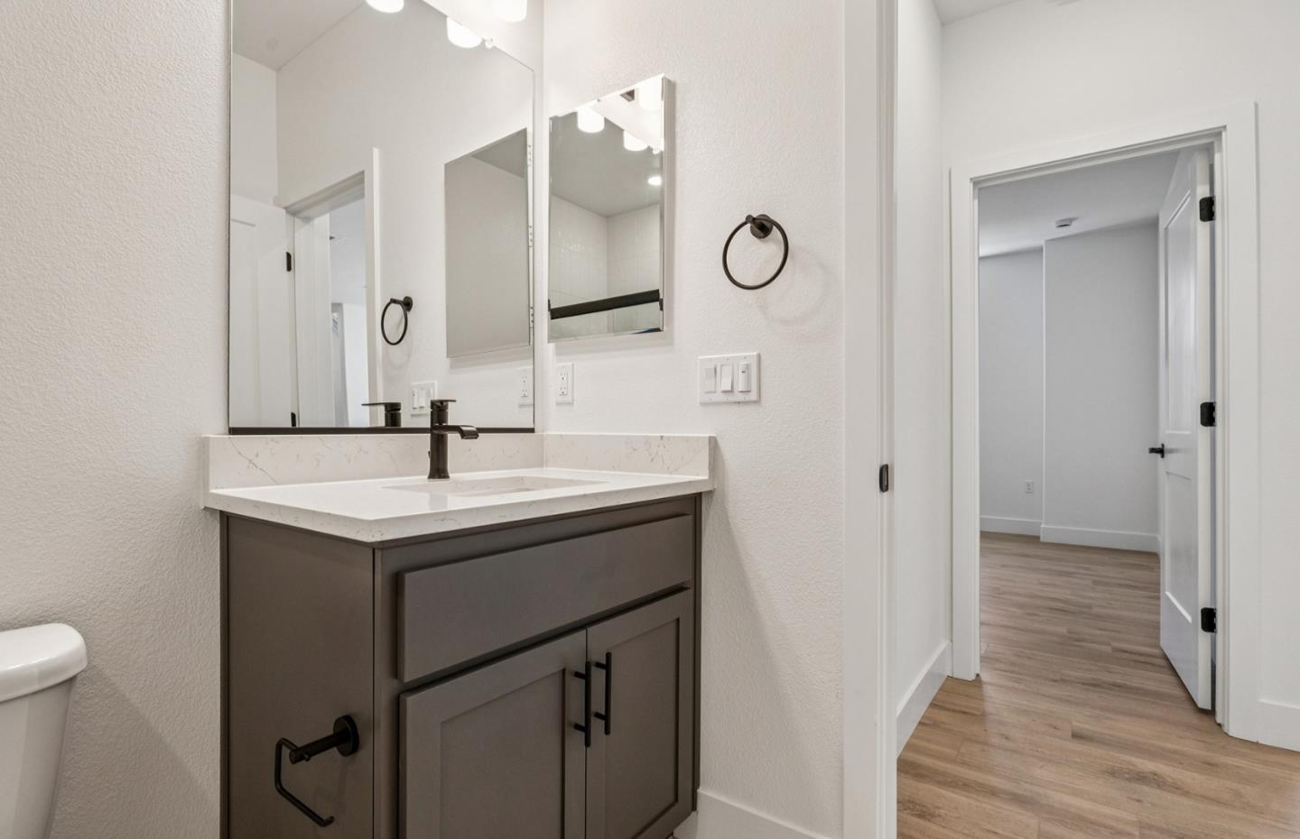 Detail Gallery Image 18 of 49 For 806 Redberry Way, San Jose,  CA 95117 - 3 Beds | 3 Baths