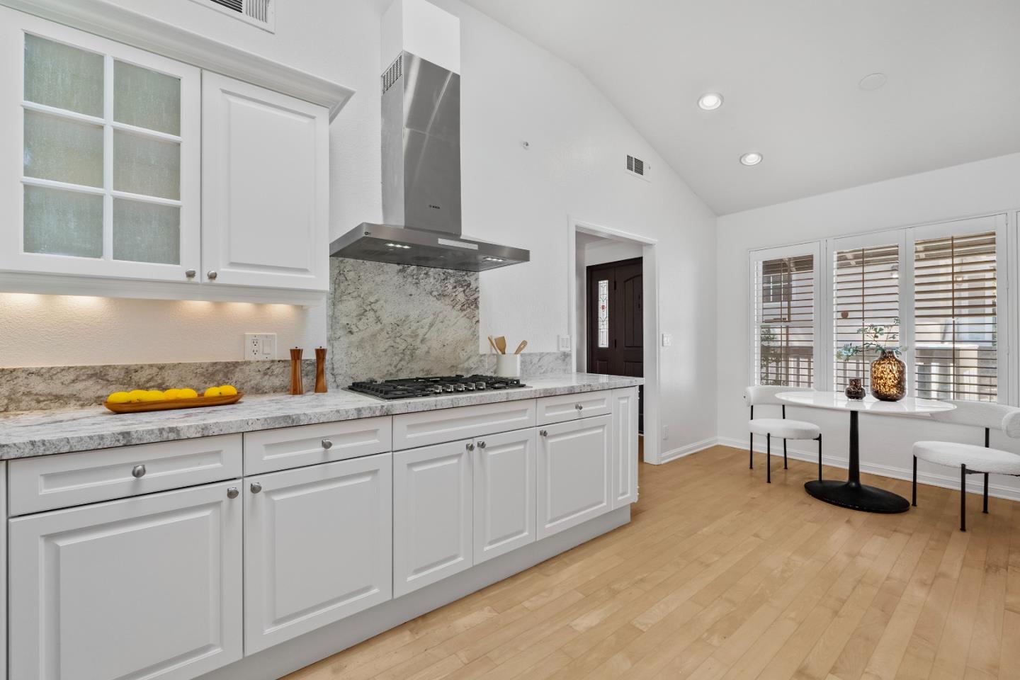 Detail Gallery Image 10 of 62 For 14646 Fieldstone Dr, Saratoga,  CA 95070 - 3 Beds | 2/2 Baths