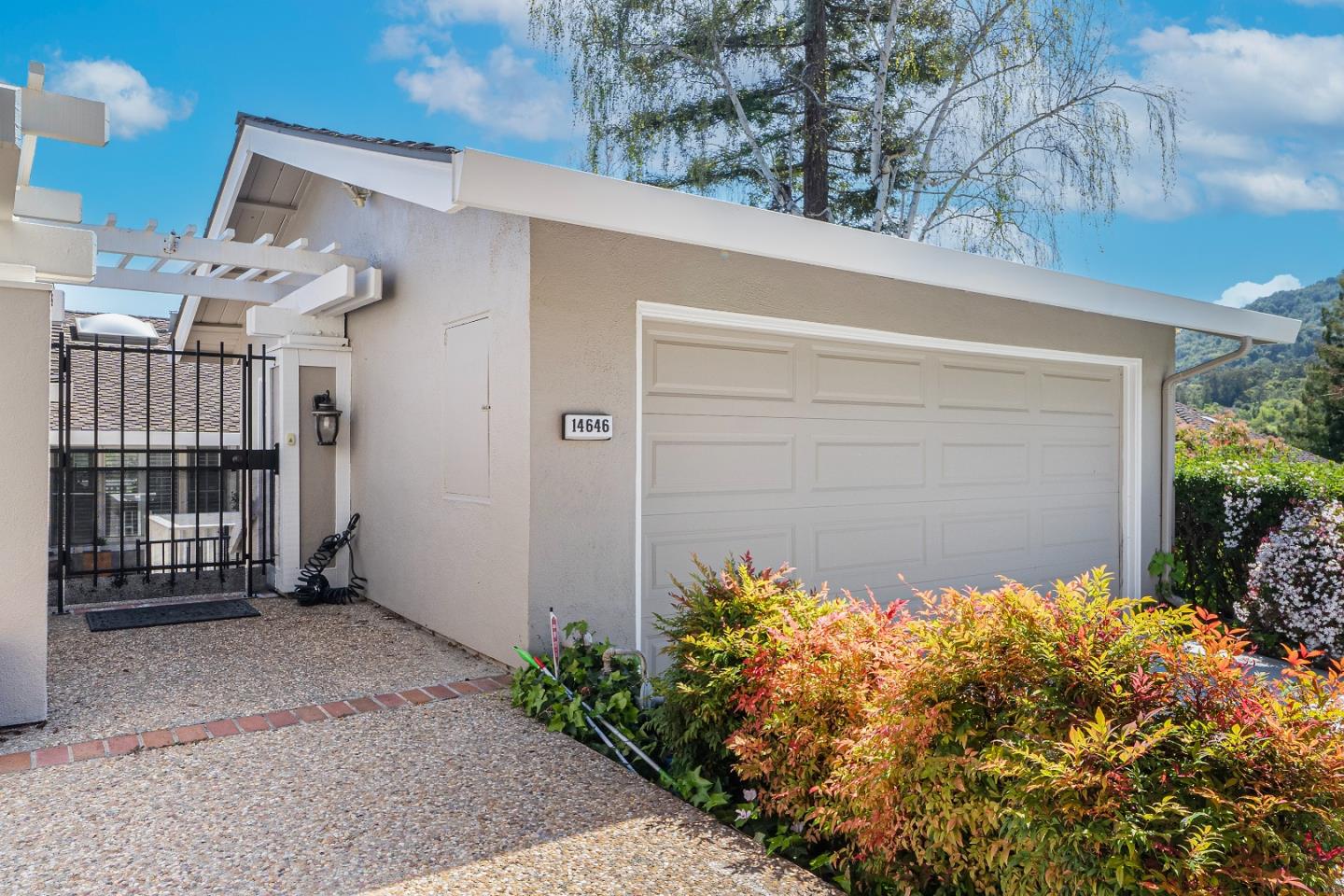 Detail Gallery Image 3 of 62 For 14646 Fieldstone Dr, Saratoga,  CA 95070 - 3 Beds | 2/2 Baths