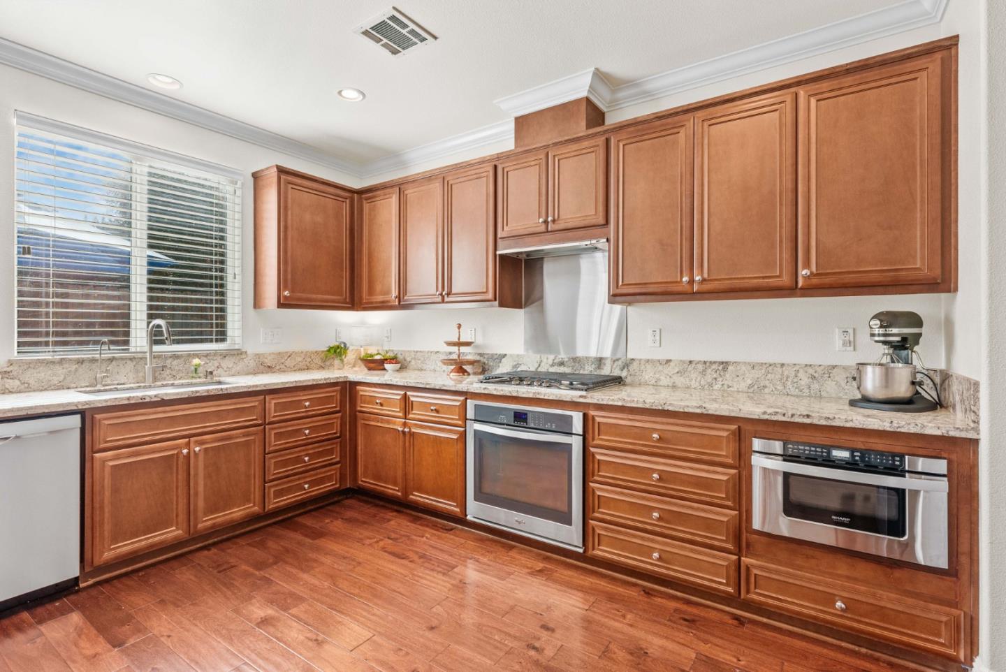 Detail Gallery Image 13 of 72 For 1031 Harbor Ct, Hollister,  CA 95023 - 4 Beds | 2/1 Baths