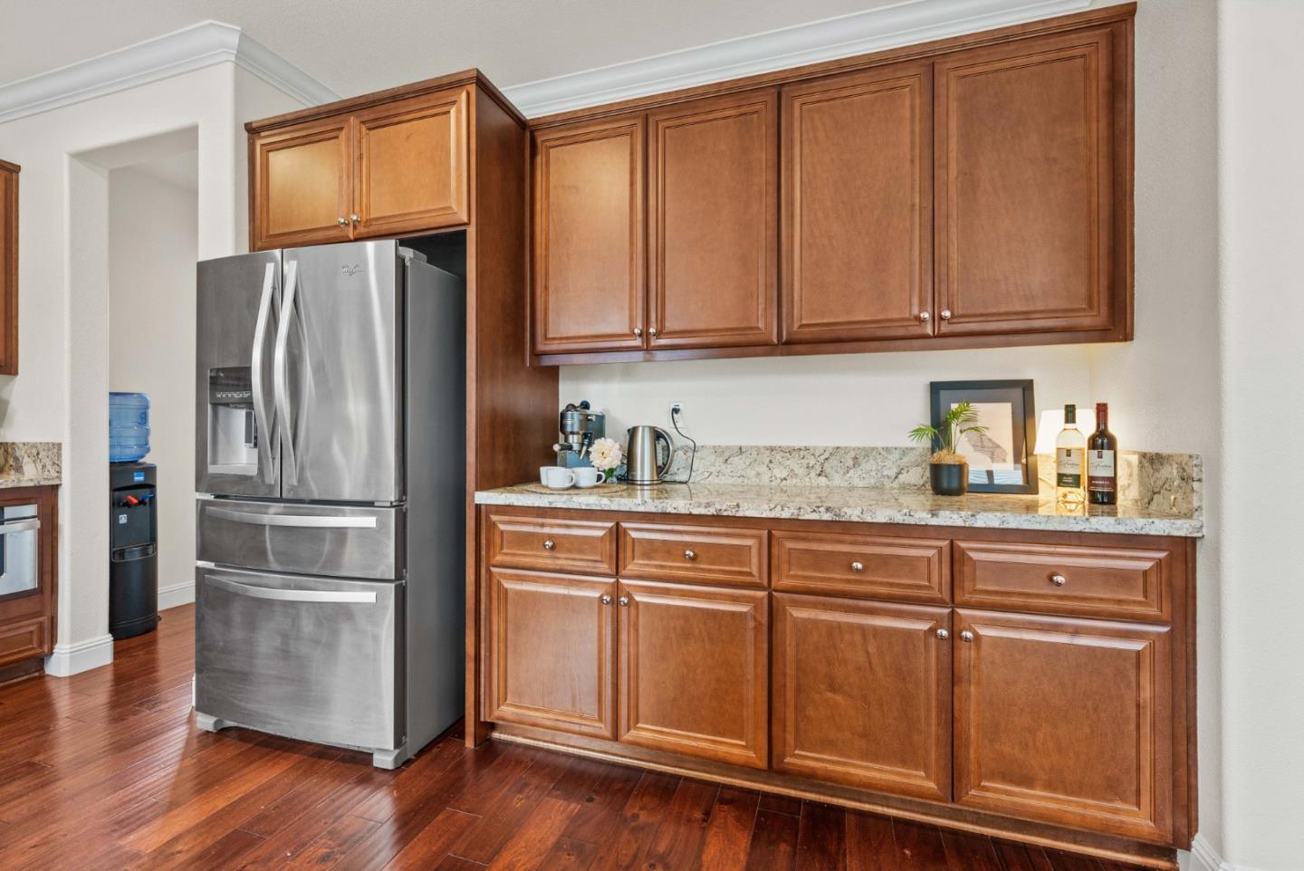 Detail Gallery Image 14 of 72 For 1031 Harbor Ct, Hollister,  CA 95023 - 4 Beds | 2/1 Baths