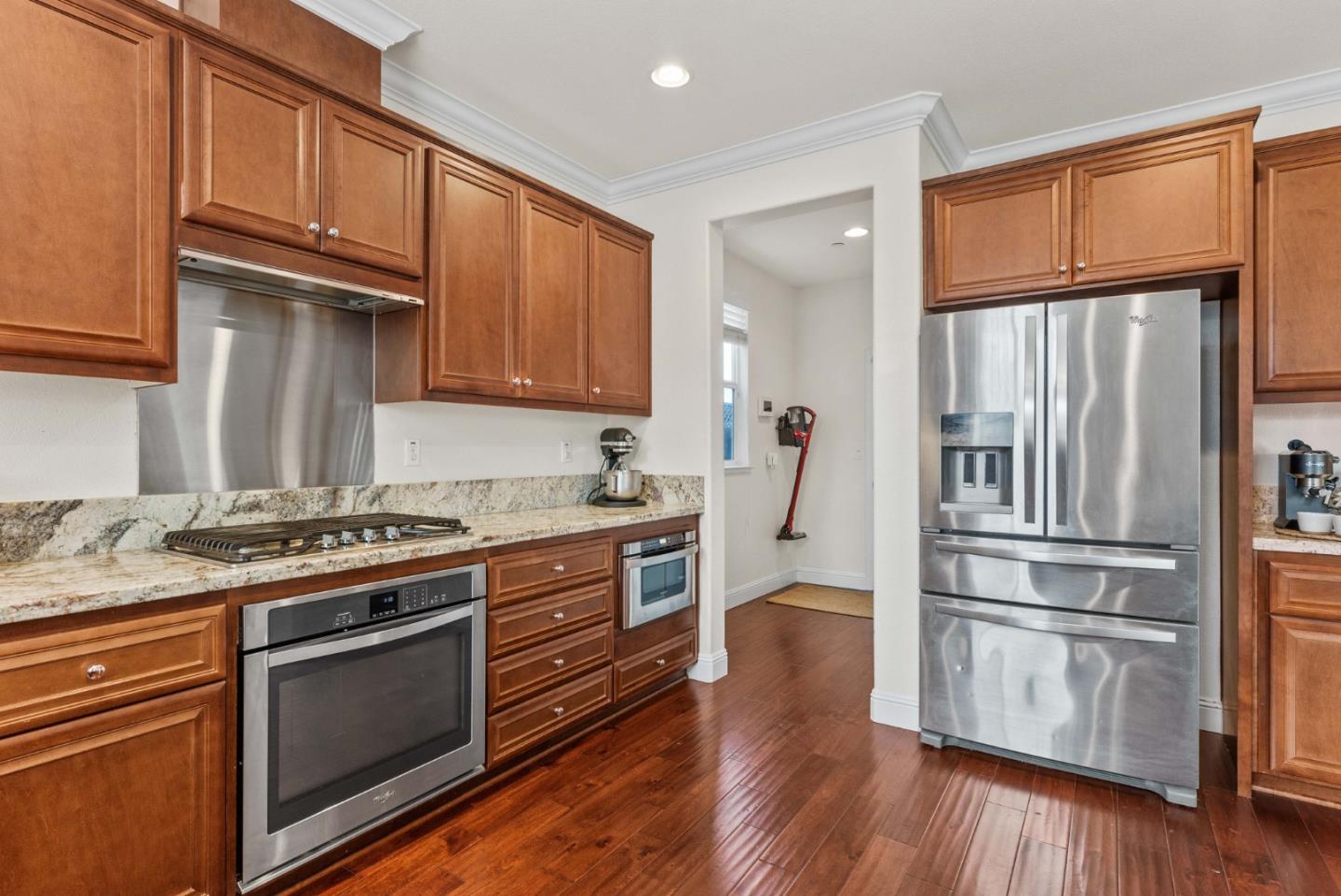Detail Gallery Image 16 of 72 For 1031 Harbor Ct, Hollister,  CA 95023 - 4 Beds | 2/1 Baths