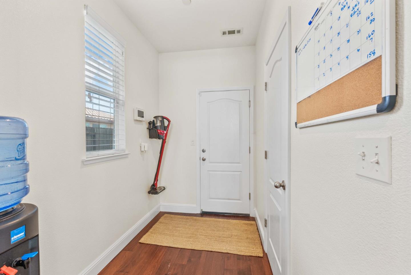 Detail Gallery Image 36 of 72 For 1031 Harbor Ct, Hollister,  CA 95023 - 4 Beds | 2/1 Baths