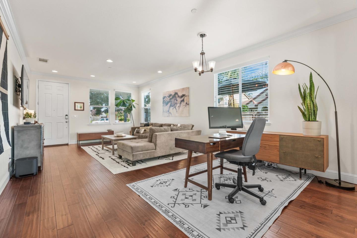 Detail Gallery Image 5 of 72 For 1031 Harbor Ct, Hollister,  CA 95023 - 4 Beds | 2/1 Baths