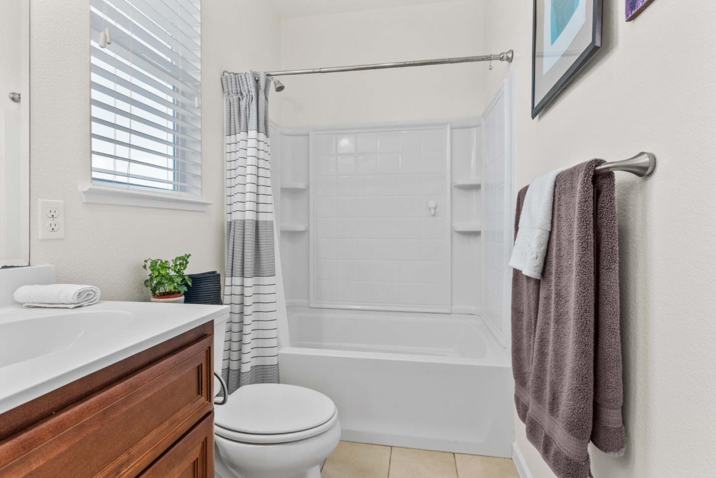 Detail Gallery Image 52 of 72 For 1031 Harbor Ct, Hollister,  CA 95023 - 4 Beds | 2/1 Baths