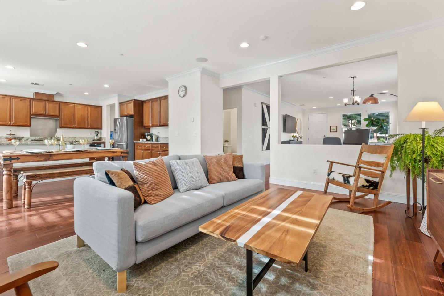 Detail Gallery Image 9 of 72 For 1031 Harbor Ct, Hollister,  CA 95023 - 4 Beds | 2/1 Baths