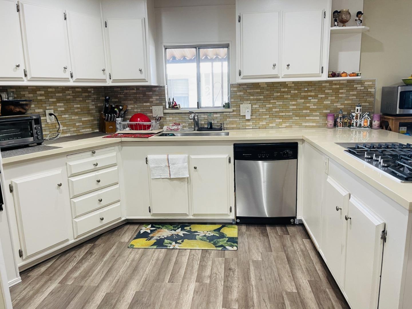 Detail Gallery Image 11 of 14 For 484 Millpond #484,  San Jose,  CA 95125 - 2 Beds | 2 Baths