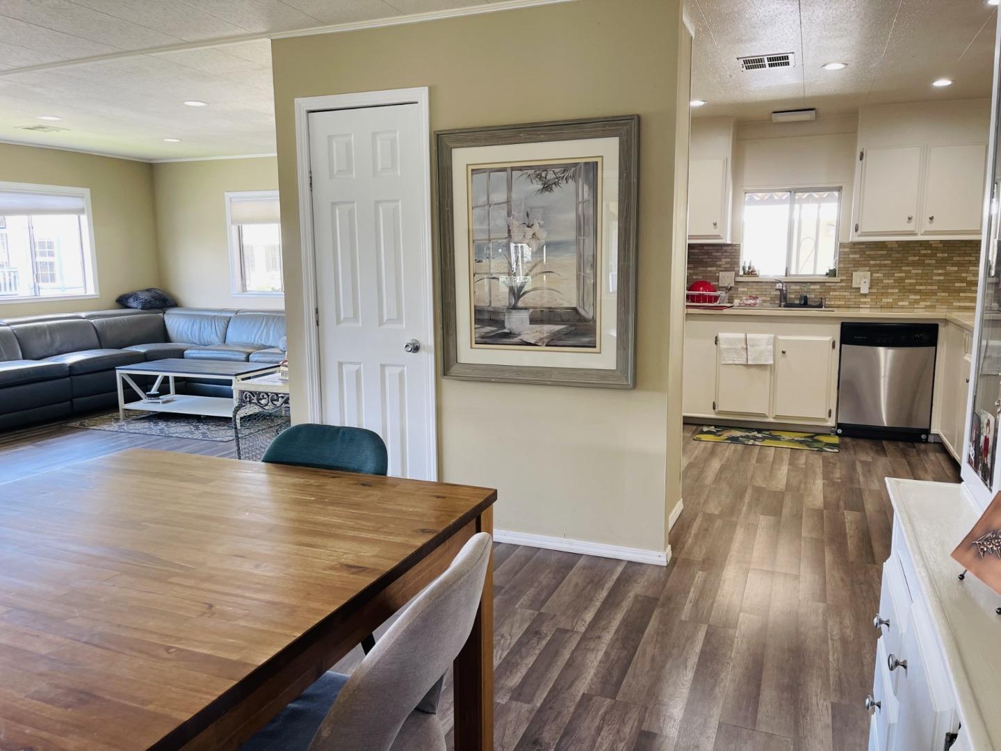 Detail Gallery Image 13 of 14 For 484 Millpond #484,  San Jose,  CA 95125 - 2 Beds | 2 Baths