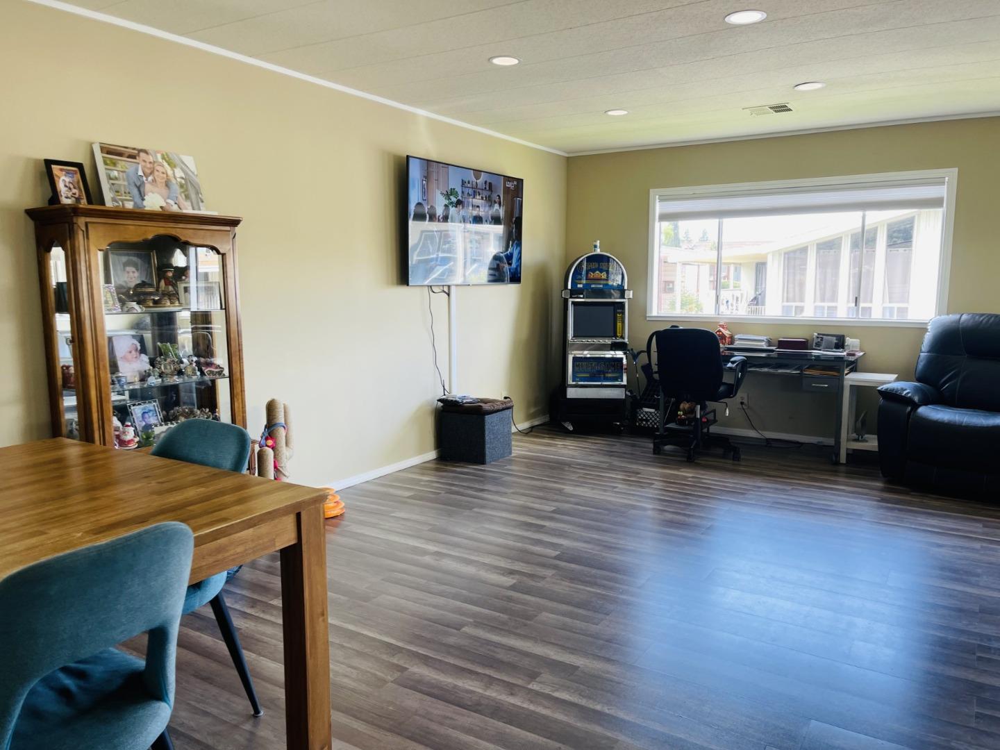 Detail Gallery Image 14 of 14 For 484 Millpond #484,  San Jose,  CA 95125 - 2 Beds | 2 Baths