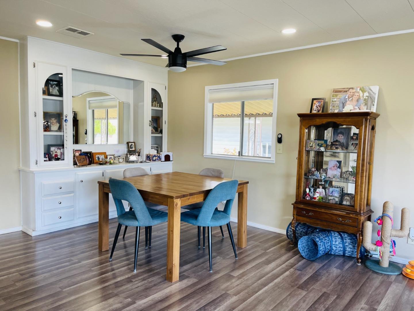 Detail Gallery Image 5 of 14 For 484 Millpond #484,  San Jose,  CA 95125 - 2 Beds | 2 Baths
