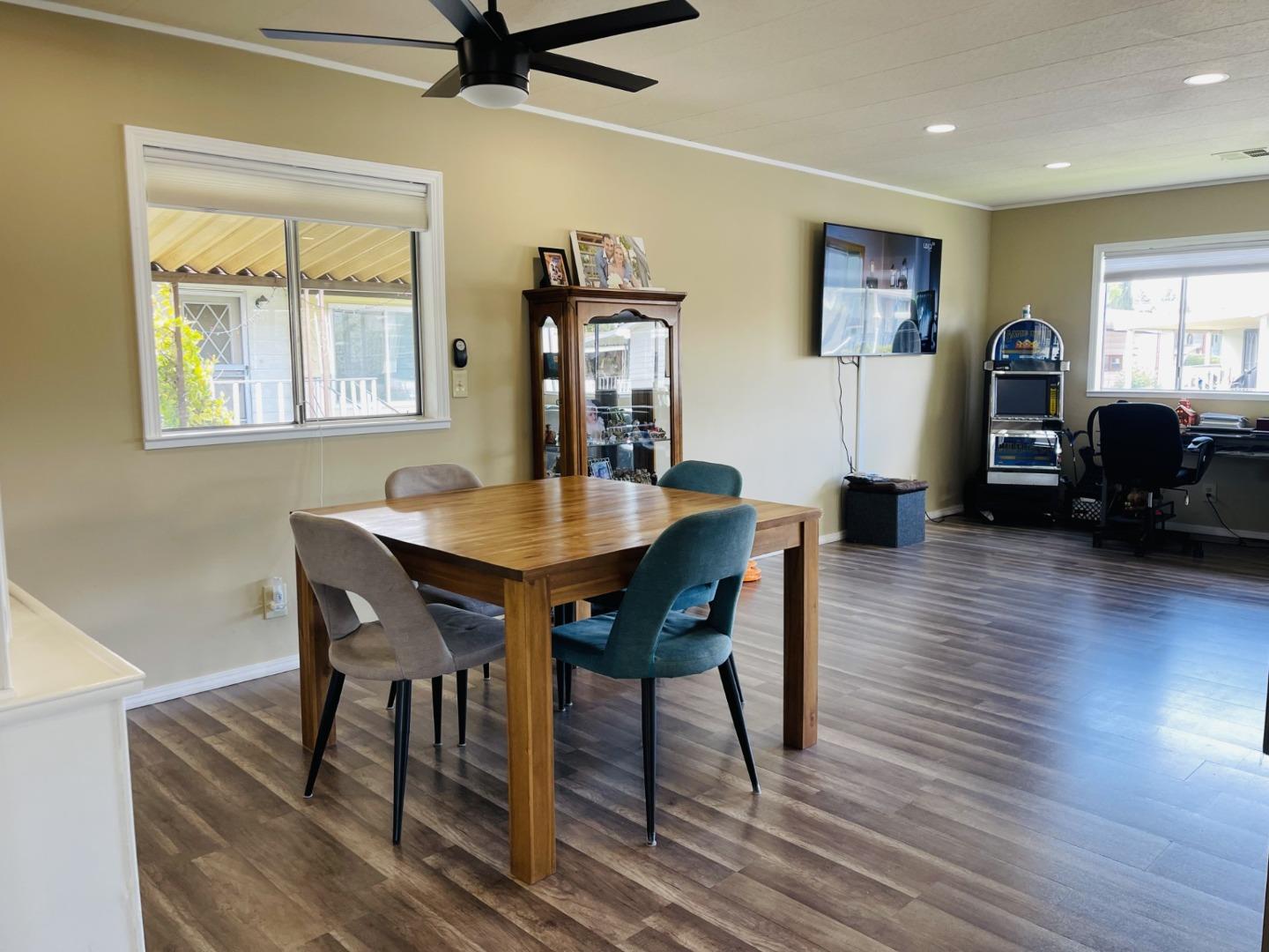 Detail Gallery Image 6 of 14 For 484 Millpond #484,  San Jose,  CA 95125 - 2 Beds | 2 Baths