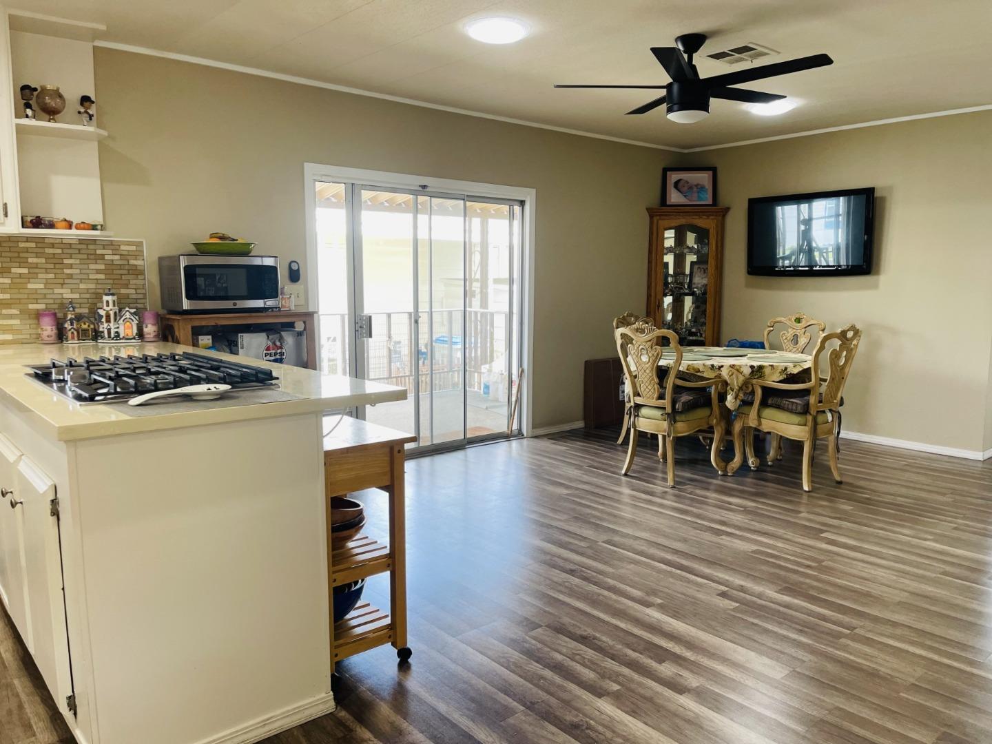 Detail Gallery Image 7 of 14 For 484 Millpond #484,  San Jose,  CA 95125 - 2 Beds | 2 Baths
