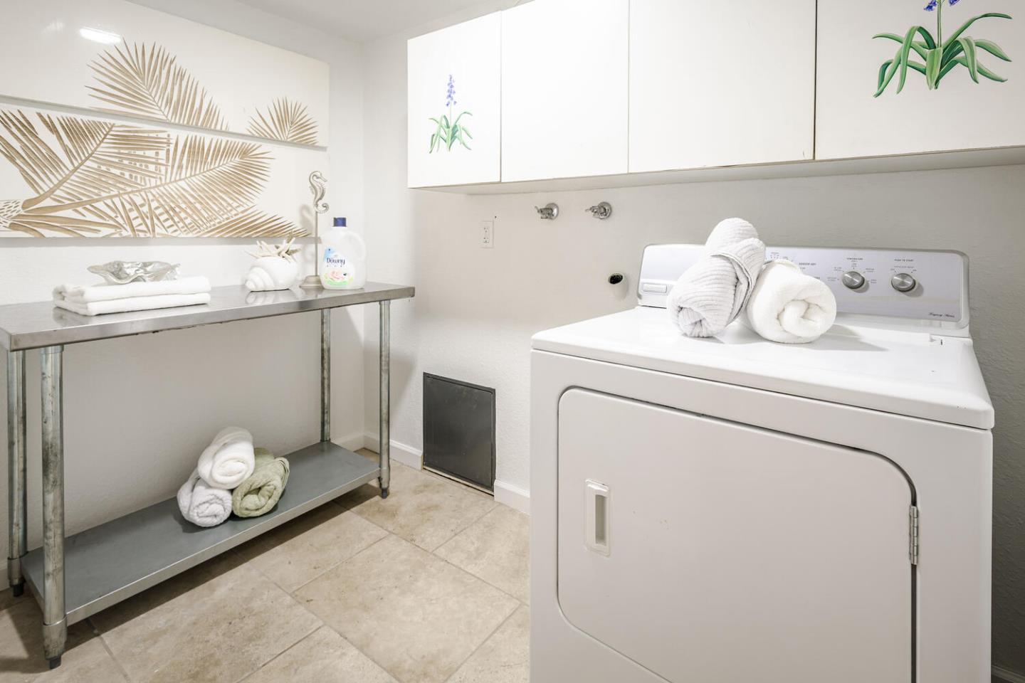 Detail Gallery Image 15 of 34 For 1 Buttercup Ln, San Carlos,  CA 94070 - 3 Beds | 2/1 Baths