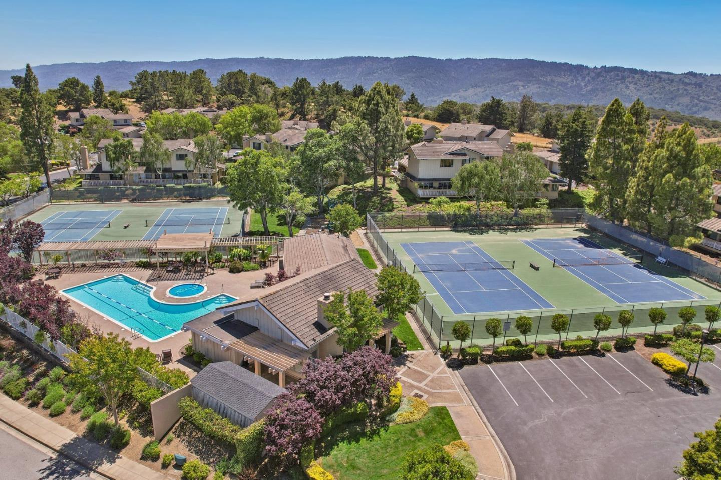 Detail Gallery Image 31 of 34 For 1 Buttercup Ln, San Carlos,  CA 94070 - 3 Beds | 2/1 Baths