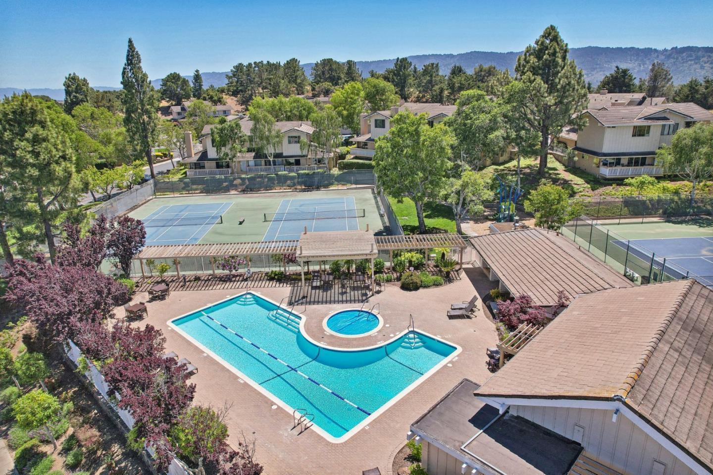 Detail Gallery Image 32 of 34 For 1 Buttercup Ln, San Carlos,  CA 94070 - 3 Beds | 2/1 Baths