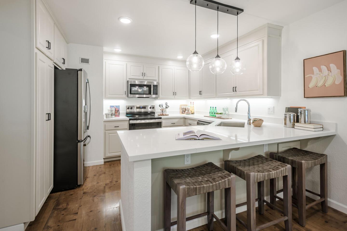 Detail Gallery Image 9 of 34 For 1 Buttercup Ln, San Carlos,  CA 94070 - 3 Beds | 2/1 Baths