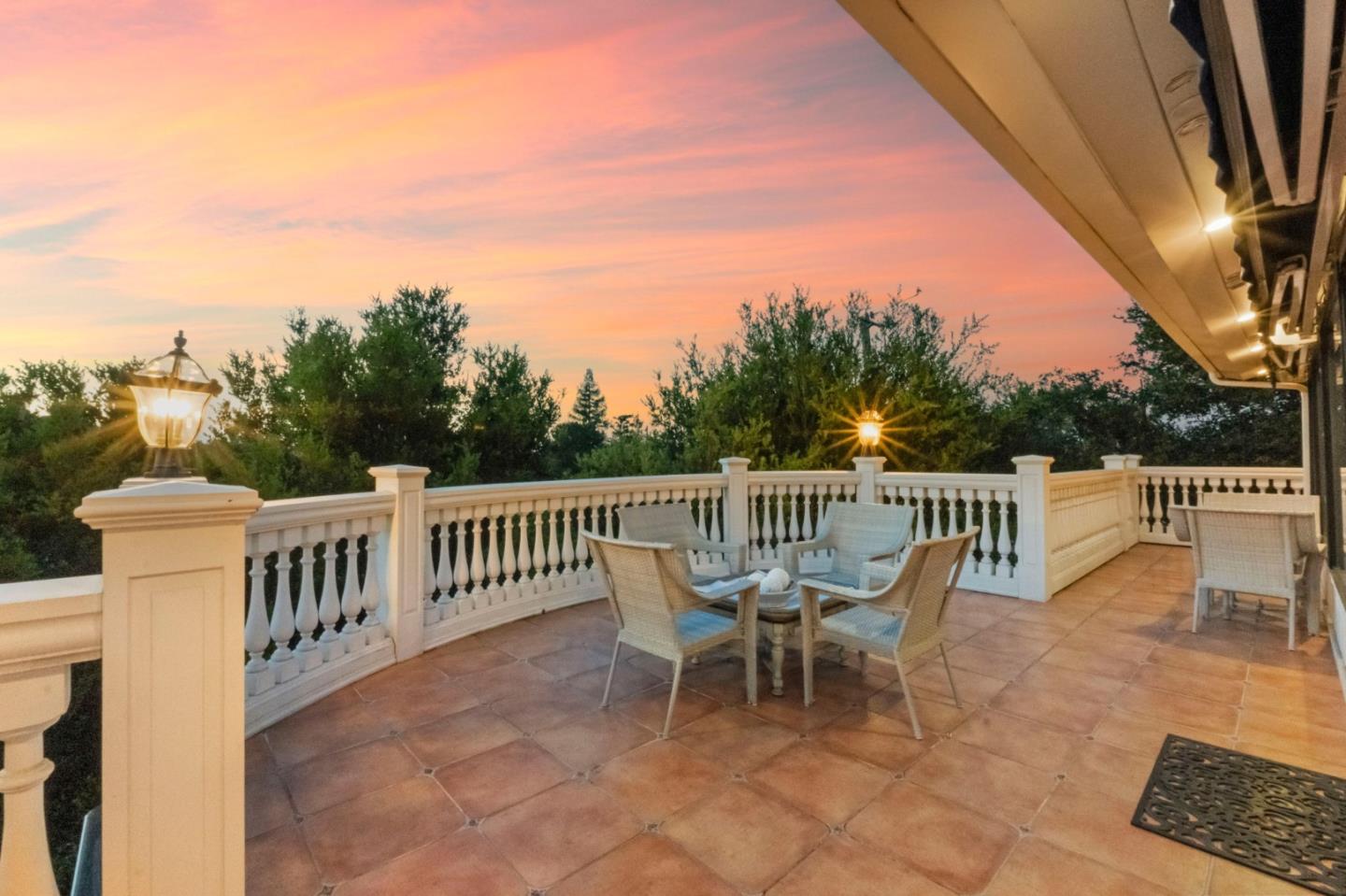 Detail Gallery Image 2 of 50 For 911 Matts Ct, Los Altos,  CA 94024 - 4 Beds | 2/1 Baths
