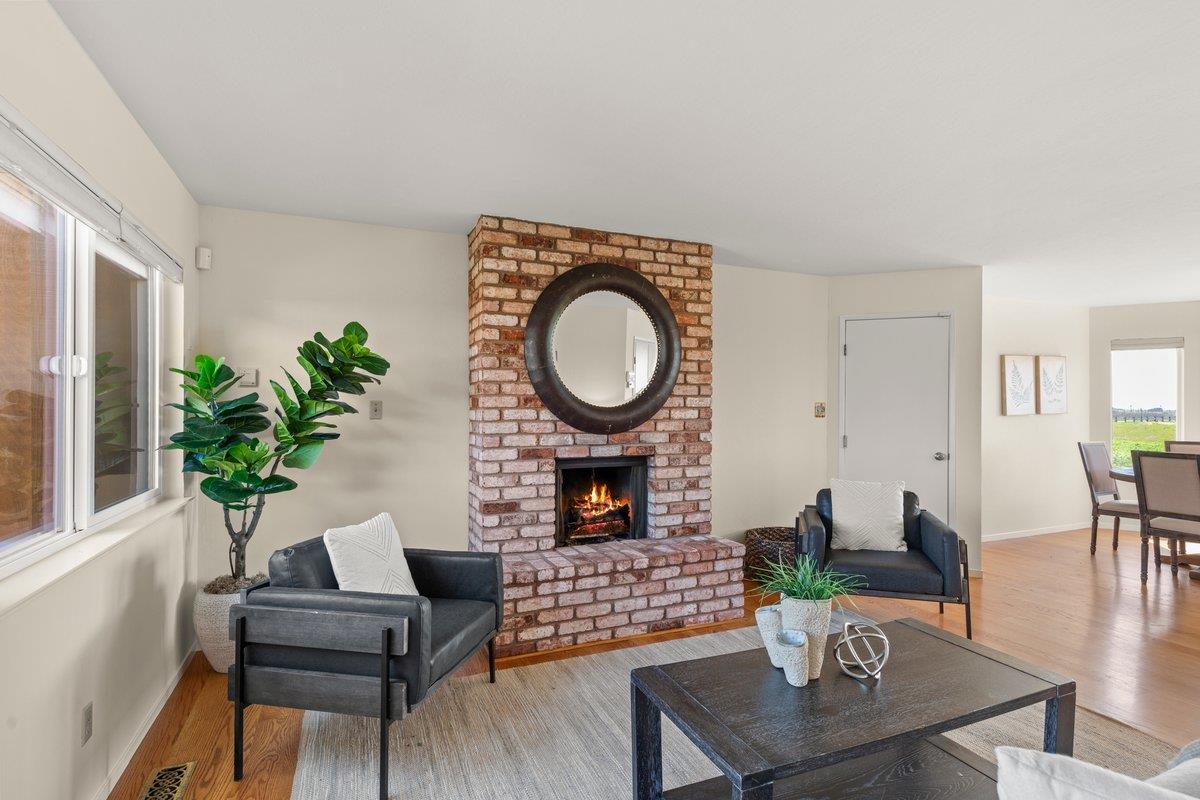 Detail Gallery Image 13 of 55 For 861 Railroad Ave, Half Moon Bay,  CA 94019 - 4 Beds | 2 Baths