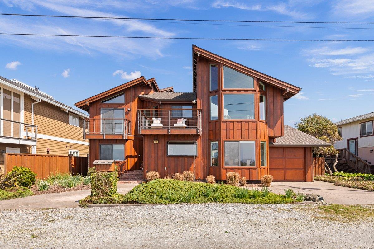 Detail Gallery Image 2 of 55 For 861 Railroad Ave, Half Moon Bay,  CA 94019 - 4 Beds | 2 Baths