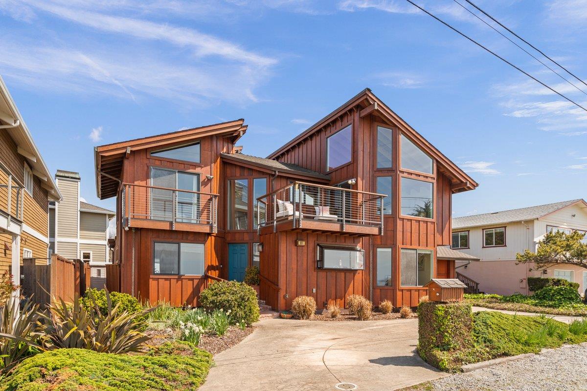 Detail Gallery Image 3 of 55 For 861 Railroad Ave, Half Moon Bay,  CA 94019 - 4 Beds | 2 Baths