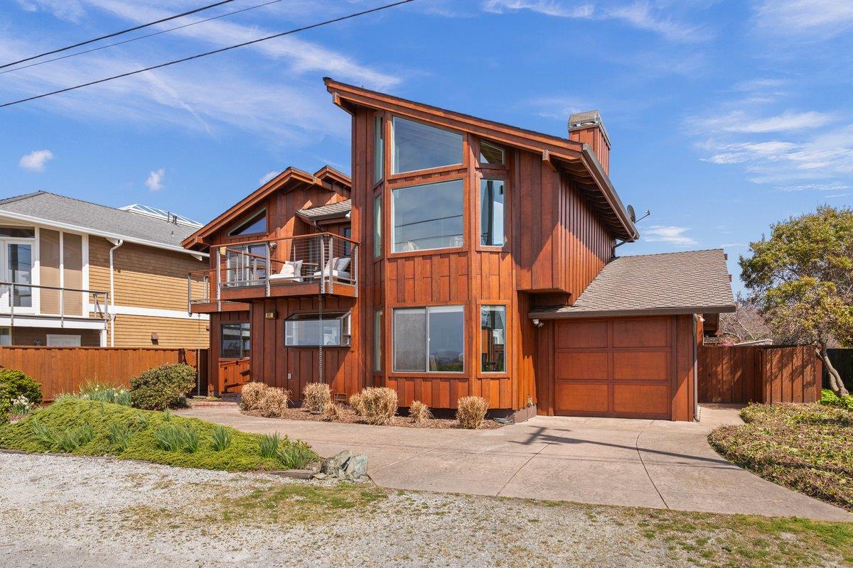 Detail Gallery Image 4 of 55 For 861 Railroad Ave, Half Moon Bay,  CA 94019 - 4 Beds | 2 Baths