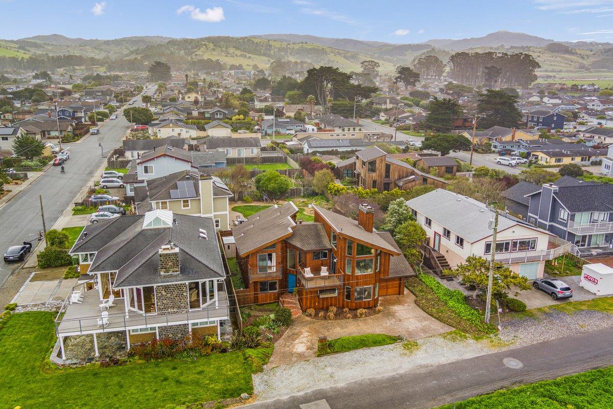 Detail Gallery Image 49 of 55 For 861 Railroad Ave, Half Moon Bay,  CA 94019 - 4 Beds | 2 Baths