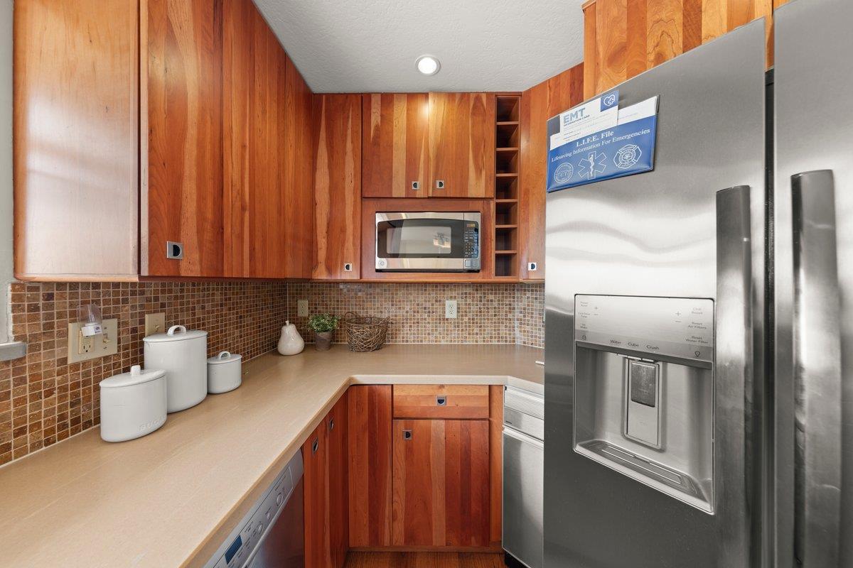 Detail Gallery Image 7 of 55 For 861 Railroad Ave, Half Moon Bay,  CA 94019 - 4 Beds | 2 Baths