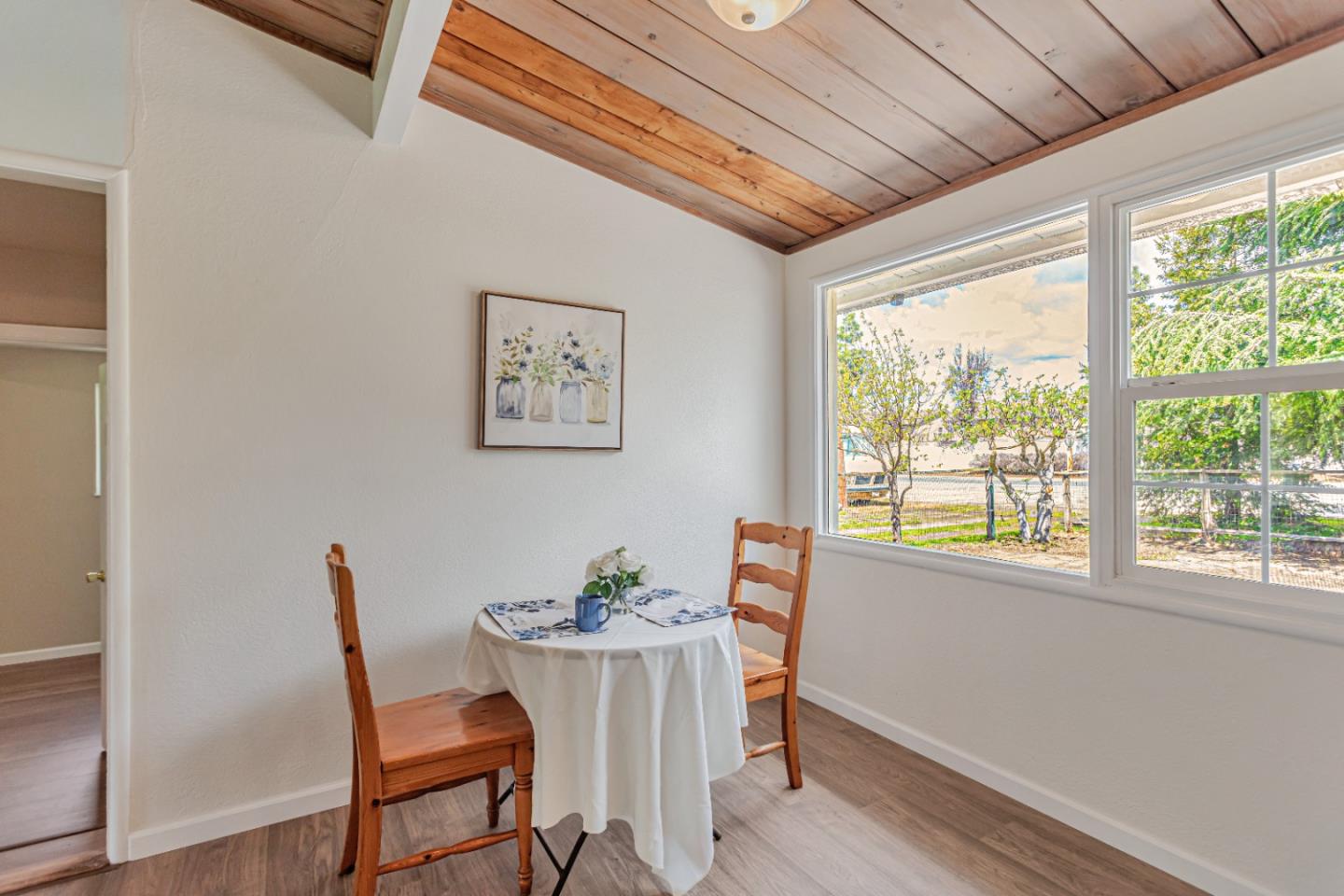 Detail Gallery Image 11 of 30 For 3070 Airline Hwy, Hollister,  CA 95023 - 2 Beds | 1/1 Baths