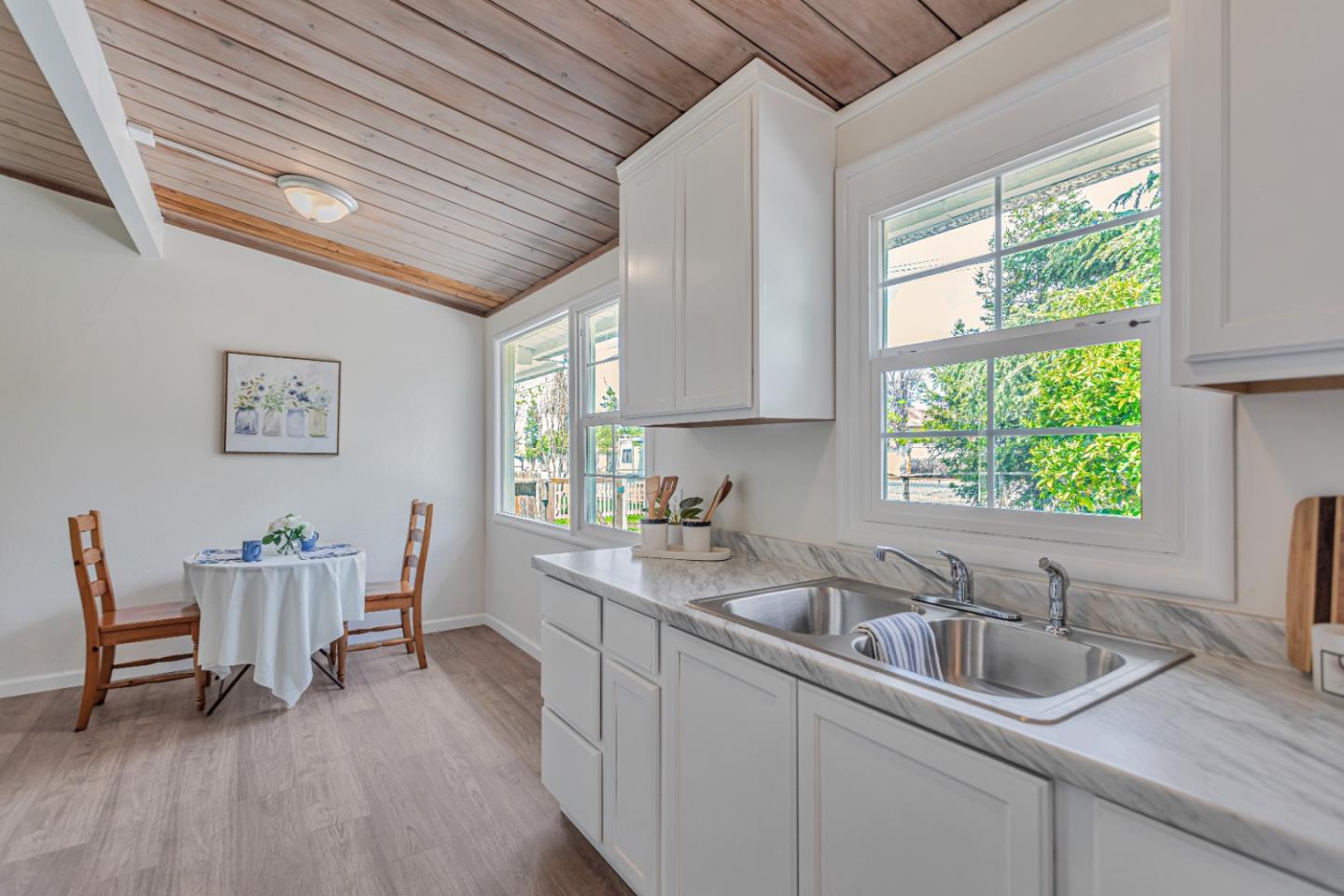 Detail Gallery Image 14 of 30 For 3070 Airline Hwy, Hollister,  CA 95023 - 2 Beds | 1/1 Baths