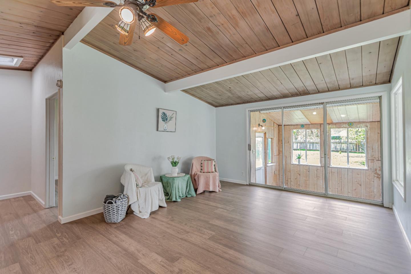 Detail Gallery Image 16 of 30 For 3070 Airline Hwy, Hollister,  CA 95023 - 2 Beds | 1/1 Baths