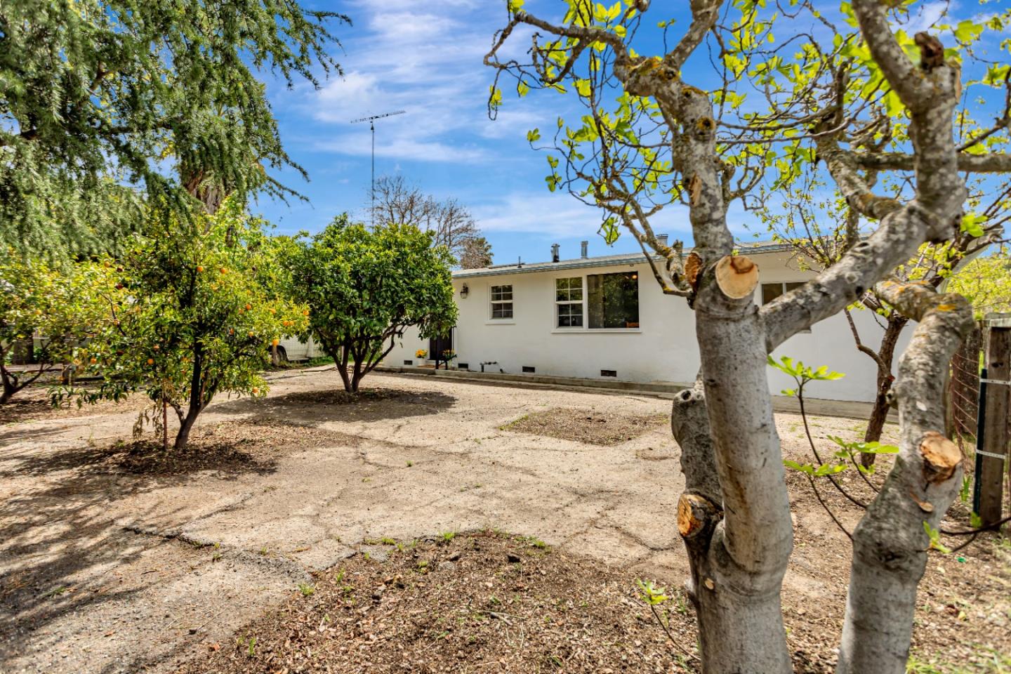 Detail Gallery Image 2 of 30 For 3070 Airline Hwy, Hollister,  CA 95023 - 2 Beds | 1/1 Baths