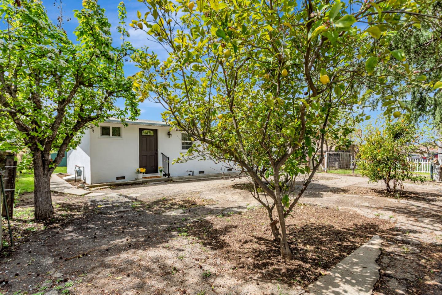 Detail Gallery Image 3 of 30 For 3070 Airline Hwy, Hollister,  CA 95023 - 2 Beds | 1/1 Baths