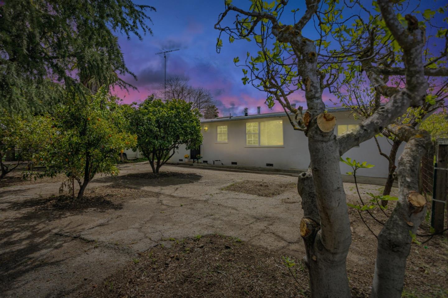 Detail Gallery Image 4 of 30 For 3070 Airline Hwy, Hollister,  CA 95023 - 2 Beds | 1/1 Baths