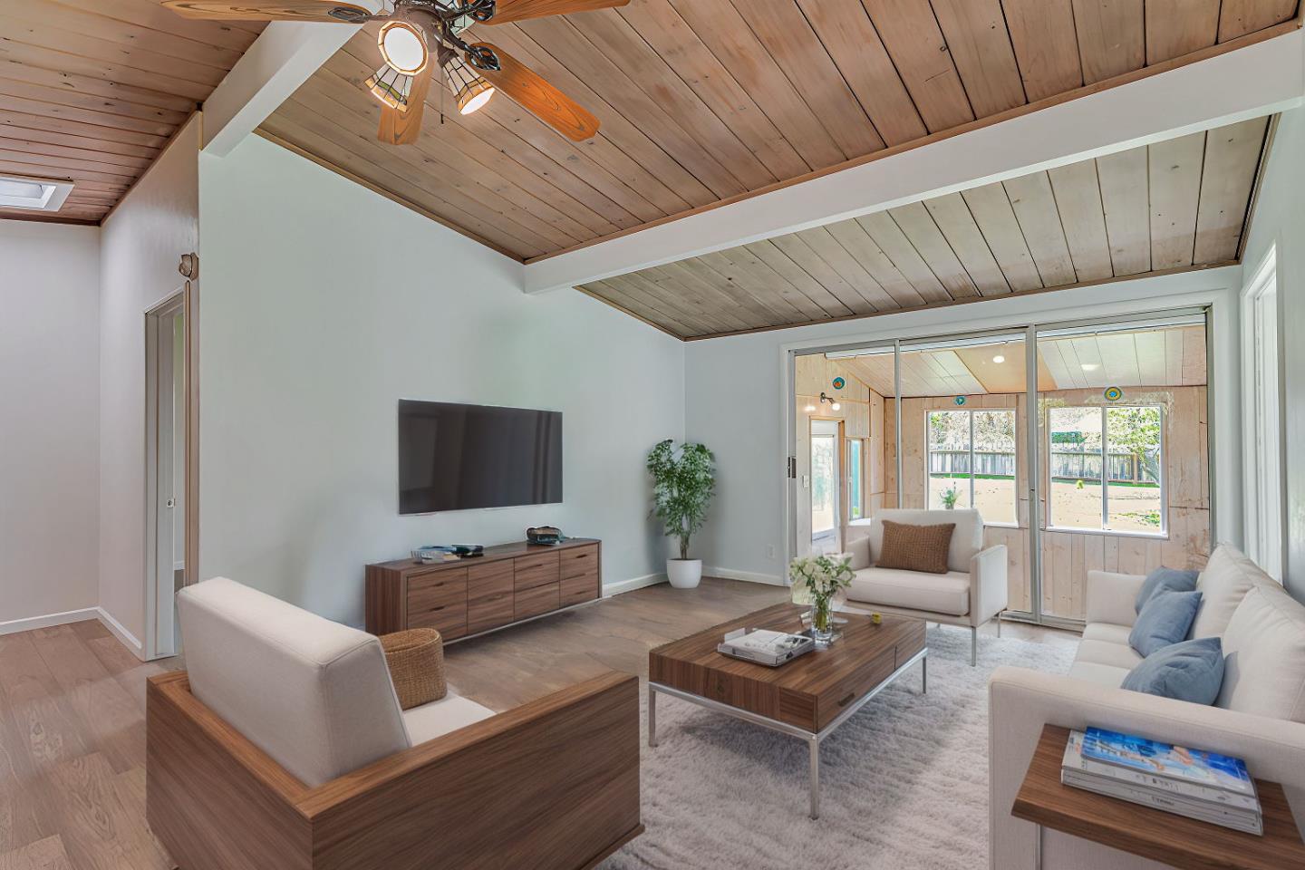 Detail Gallery Image 5 of 30 For 3070 Airline Hwy, Hollister,  CA 95023 - 2 Beds | 1/1 Baths