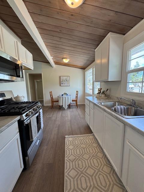 Detail Gallery Image 8 of 30 For 3070 Airline Hwy, Hollister,  CA 95023 - 2 Beds | 1/1 Baths