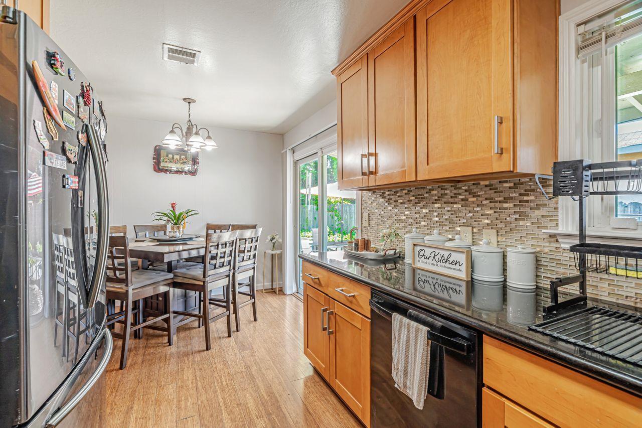 Detail Gallery Image 11 of 38 For 546 Menker Ave, San Jose,  CA 95128 - 3 Beds | 2 Baths