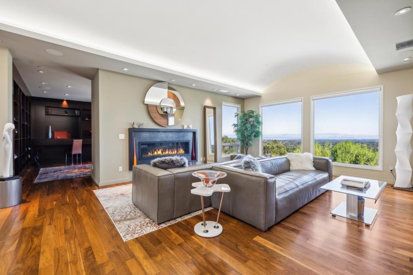 Detail Gallery Image 10 of 47 For 25 Oakhill Dr, Woodside,  CA 94062 - 5 Beds | 5/1 Baths
