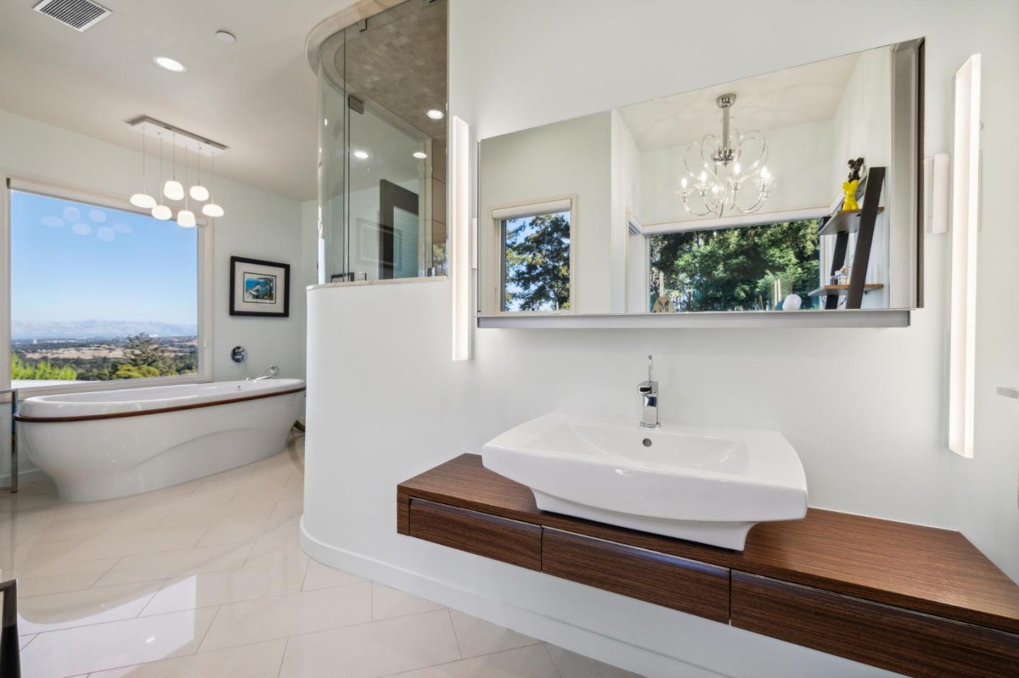 Detail Gallery Image 22 of 47 For 25 Oakhill Dr, Woodside,  CA 94062 - 5 Beds | 5/1 Baths