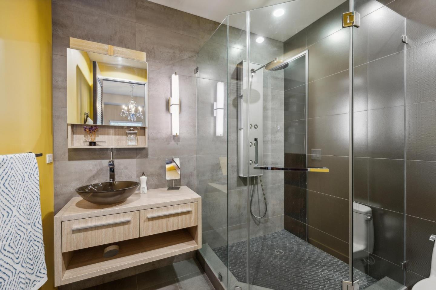 Detail Gallery Image 25 of 47 For 25 Oakhill Dr, Woodside,  CA 94062 - 5 Beds | 5/1 Baths