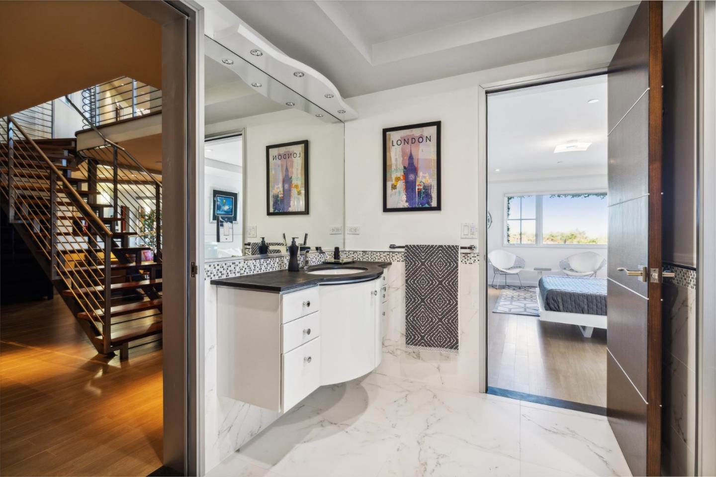 Detail Gallery Image 34 of 47 For 25 Oakhill Dr, Woodside,  CA 94062 - 5 Beds | 5/1 Baths
